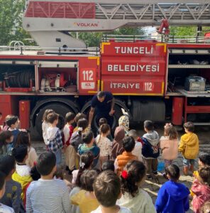tunceli-belediyesi-itfaiye-ekipleri-anaokullarinda-yangin-guvenligi-egitimi-verdi-niVOTbPX